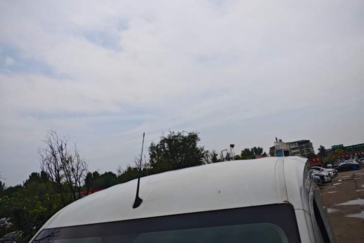 Used SAIC MAXUS Xintu V90 2024 ZhiJie 2.0T Automatic Front-Wheel-Drive Short Wheelbase Mid-Height Design with Single Rear Tire—5/6 Seater Roof