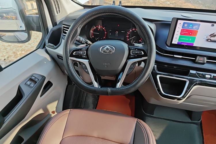 Used SAIC MAXUS Xintu V90 2024 ZhiJie 2.0T Automatic Rear-Drive Long-Wheelbase High-Roof Model with Single Rear Tire Available in 6/7-Seater Configurations Steering Wheel