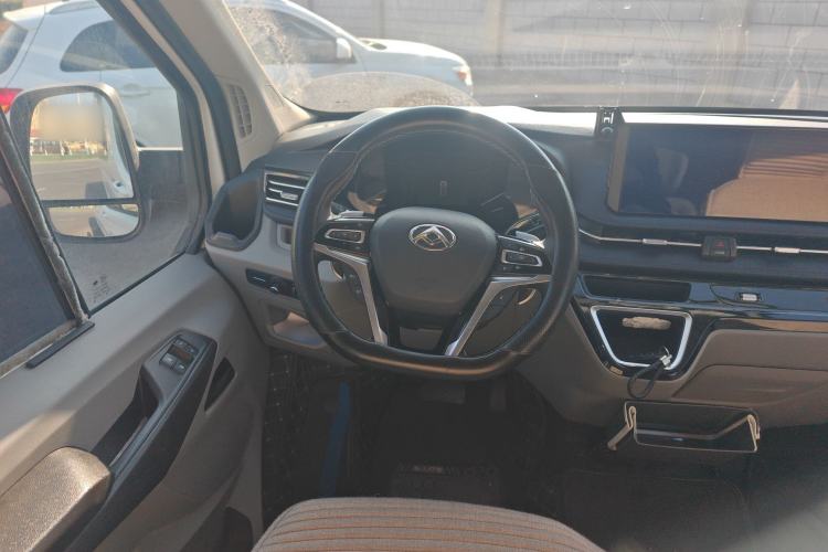 Used SAIC MAXUS Xintu V90 2024 ZhiJie 2.0T Automatic Rear-Drive Long-Wheelbase High-Roof Model with Single Rear Tire Available in 6/7-Seater Configurations Steering Wheel