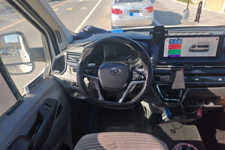 Used SAIC MAXUS Xintu V90 2024 ZhiJie 2.0T Automatic Rear-Drive Long-Wheelbase High-Roof Model with Single Rear Tire Available in 6/7-Seater Configurations Steering Wheel