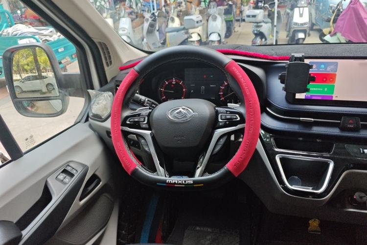 Used SAIC MAXUS Xintu V90 2024 ZhiJie 2.0T Automatic Rear-Drive Long-Wheelbase High-Roof Model with Single Rear Tire Available in 6/7-Seater Configurations Steering Wheel