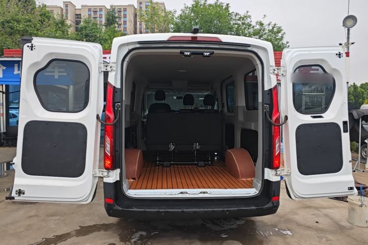 Used SAIC MAXUS Xintu V90 2024 ZhiJie 2.0T Automatic Front-Wheel-Drive Short Wheelbase Mid-Height Design with Single Rear Tire—5/6 Seater Trunk