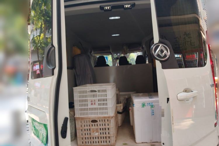 Used SAIC MAXUS Xintu V90 2024 ZhiJie 2.0T Automatic Front-Wheel-Drive Short Wheelbase Mid-Height Design with Single Rear Tire—5/6 Seater Trunk