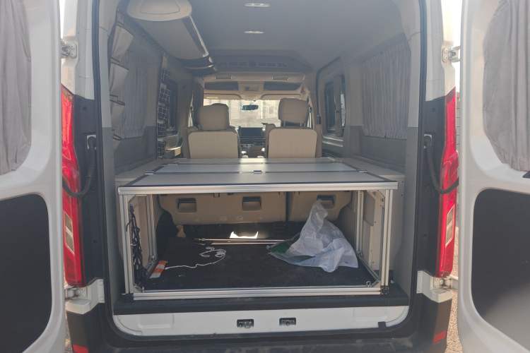 Used SAIC MAXUS Xintu V90 2024 ZhiJie 2.0T Automatic Rear-Drive Long-Wheelbase High-Roof Model with Single Rear Tire Available in 6/7-Seater Configurations Trunk
