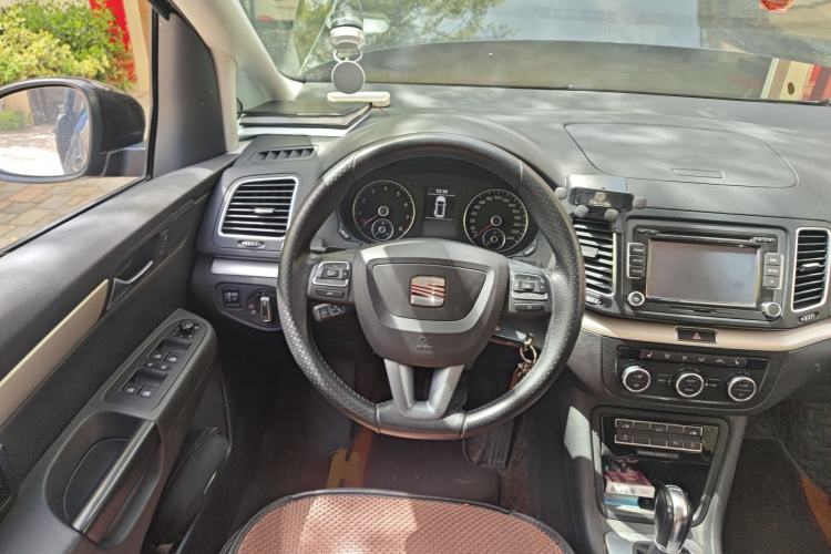 Used Seat Alhambra 2013 1.8 TSI Luxury Navigation Version Euro IV Steering Wheel