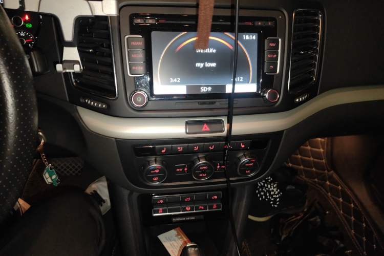Used Seat Alhambra 2013 2.0 TSI Ultimate Edition Euro IV Audio And AC Panel