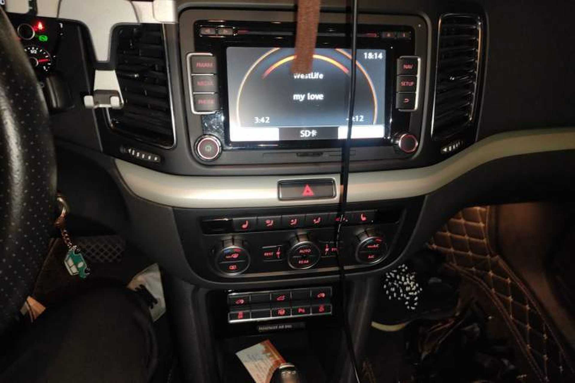 Used Seat Alhambra 2013 2.0 TSI Ultimate Edition Euro IV Audio And AC Panel