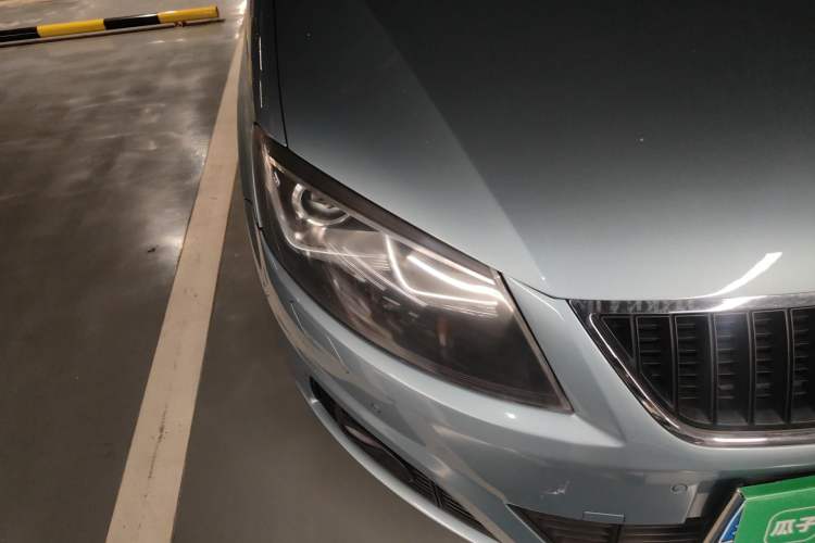 Used Seat Alhambra 2013 2.0 TSI Ultimate Edition Euro IV Right Front Headlight