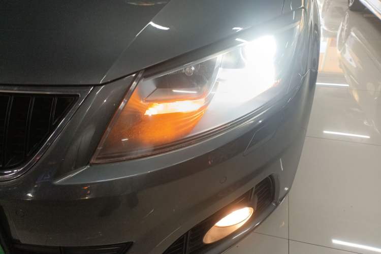 Used Seat Alhambra 2013 1.8TSI Luxury Edition Euro IV Left Front Headlight