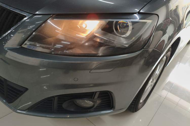 Used Seat Alhambra 2013 1.8TSI Luxury Edition Euro V Left Front Headlight