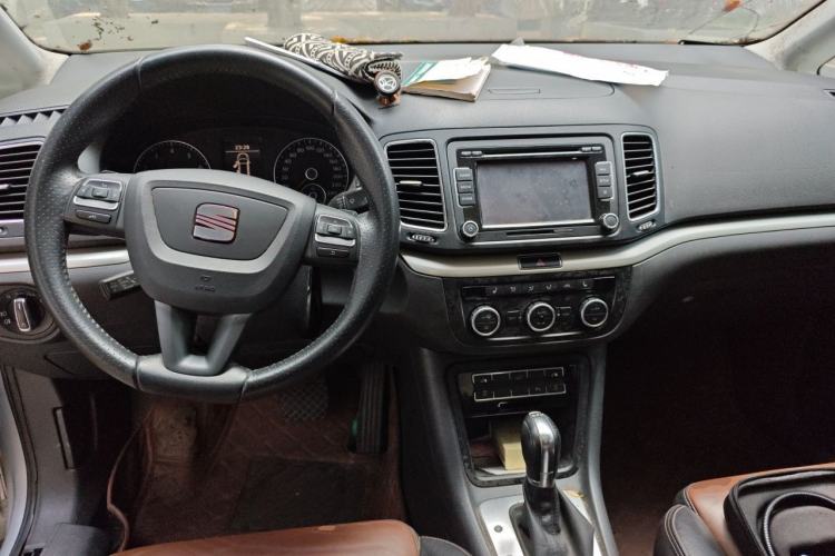 Used Seat Alhambra 2013 1.8 TSI Luxury Navigation Version Euro IV Center Console
