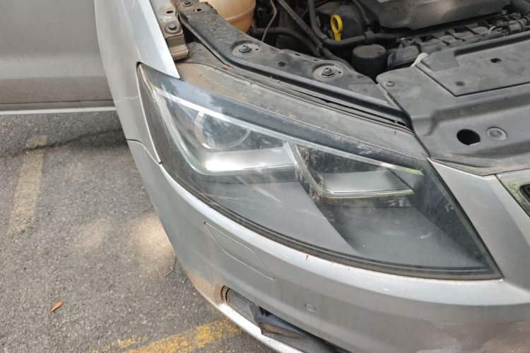 Used Seat Alhambra 2013 1.8 TSI Luxury Navigation Version Euro IV Right Front Headlight