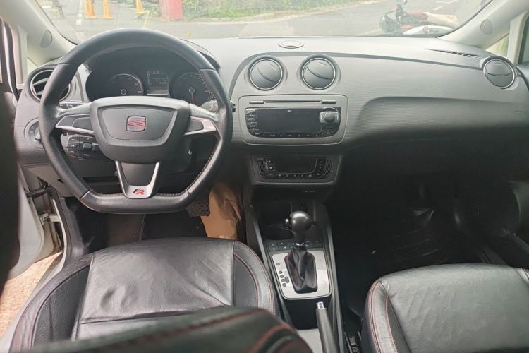 Used Seat Ibiza 2013 1.4TSI 3-Door FR Model Center Console