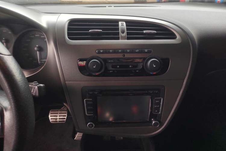 Used Seat LEON 2012 2.0 TSI CUPRA Audio And AC Panel