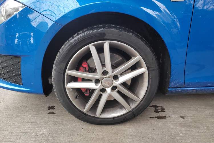 Used Seat LEON 2012 2.0 TSI CUPRA Left Front Wheel Hub