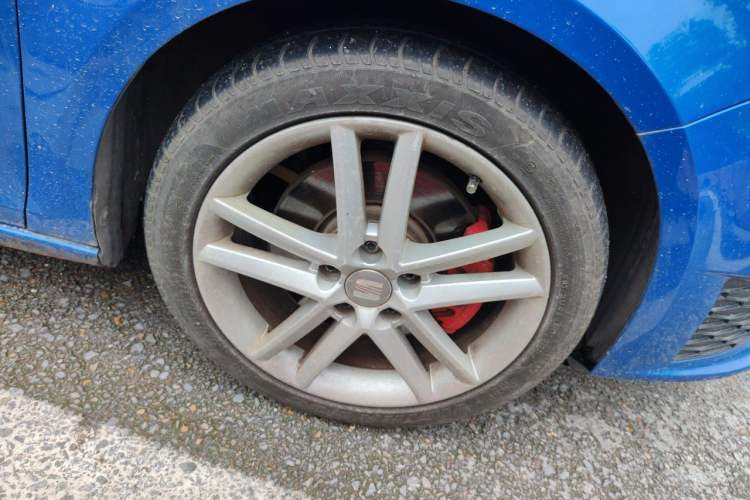 Used Seat LEON 2012 2.0 TSI CUPRA Right Front Wheel Hub
