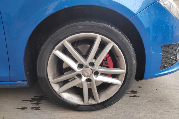 Used Seat LEON 2012 2.0 TSI CUPRA Right Rear Wheel Hub
