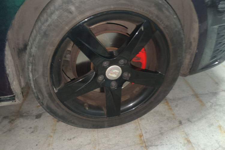 Used Seat LEON 2012 1.8TSI FR+ Right Front Wheel Hub