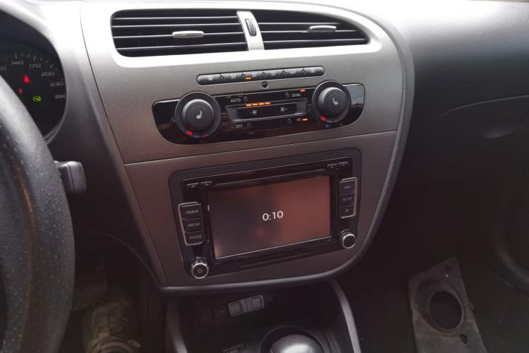 Used Seat LEON 2012 1.8TSI FR+ Audio And AC Panel