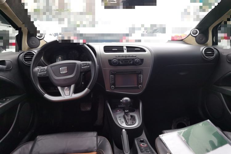 Used Seat LEON 2012 1.8TSI FR+ Center Console