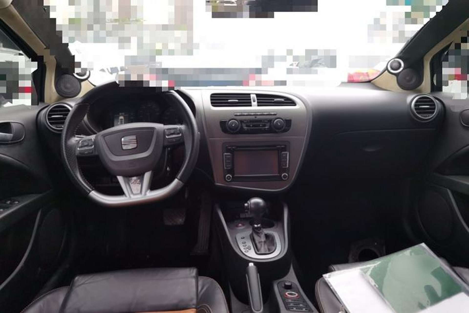 Used Seat LEON 2012 1.8TSI FR+ Center Console