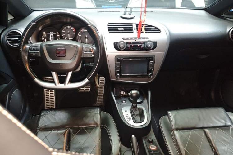 Used Seat LEON 2012 2.0 TSI CUPRA Center Console