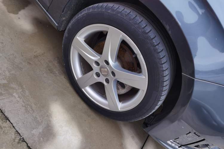 Used Seat LEON 2012 1.8TSI FR+ Right Front Wheel Hub