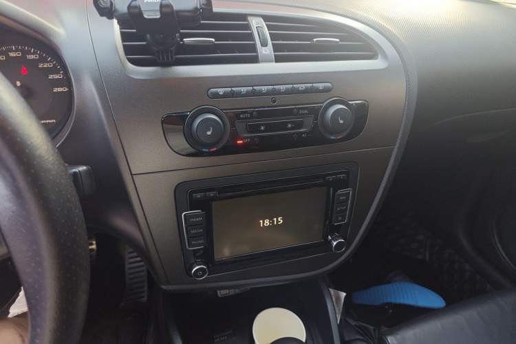 Used Seat LEON 2012 2.0 TSI CUPRA Audio And AC Panel