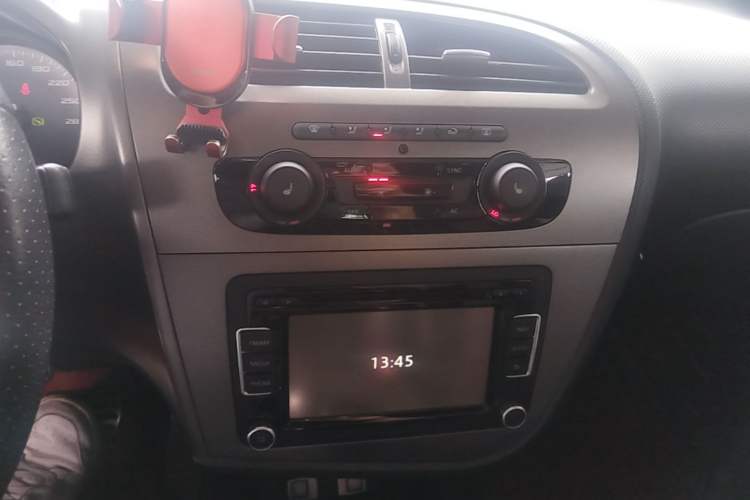 Used Seat LEON 2012 2.0 TSI CUPRA Audio And AC Panel
