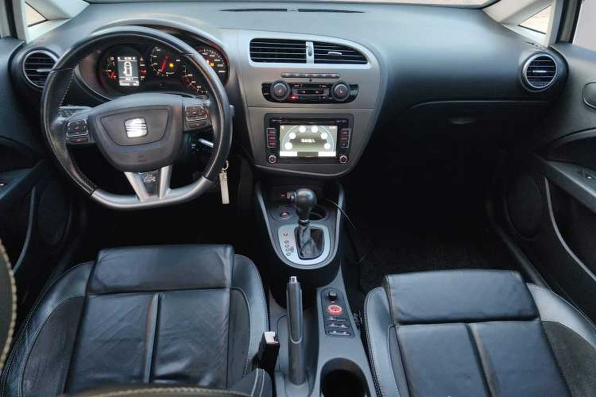 Used Seat LEON 2012 1.8TSI FR model Center Console