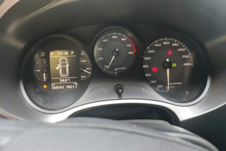 Used Seat LEON 2012 2.0 TSI CUPRA Odometer Close Up