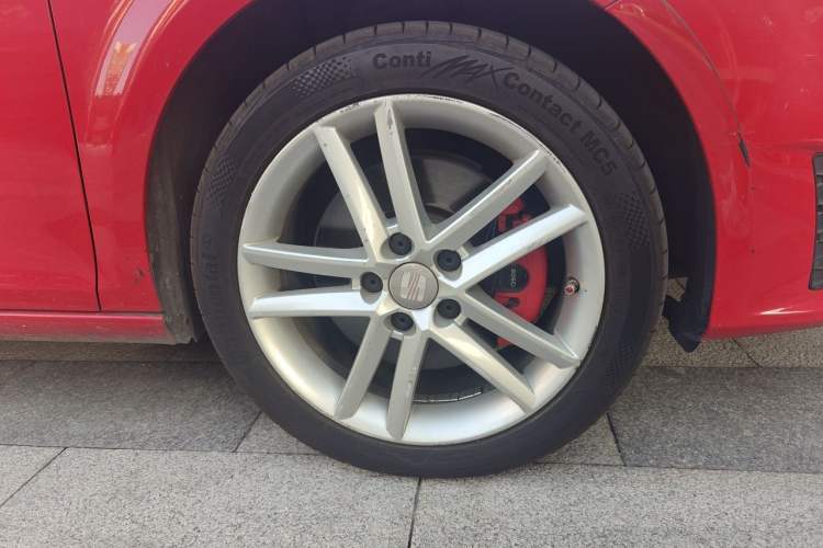 Used Seat LEON 2012 2.0 TSI CUPRA Right Front Wheel Hub