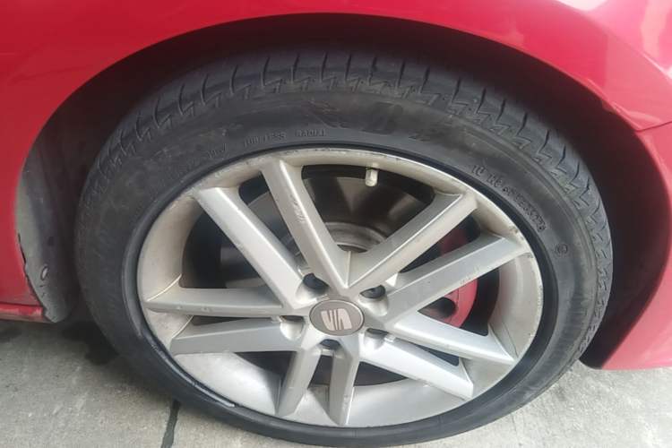 Used Seat LEON 2012 2.0 TSI CUPRA Right Front Wheel Hub
