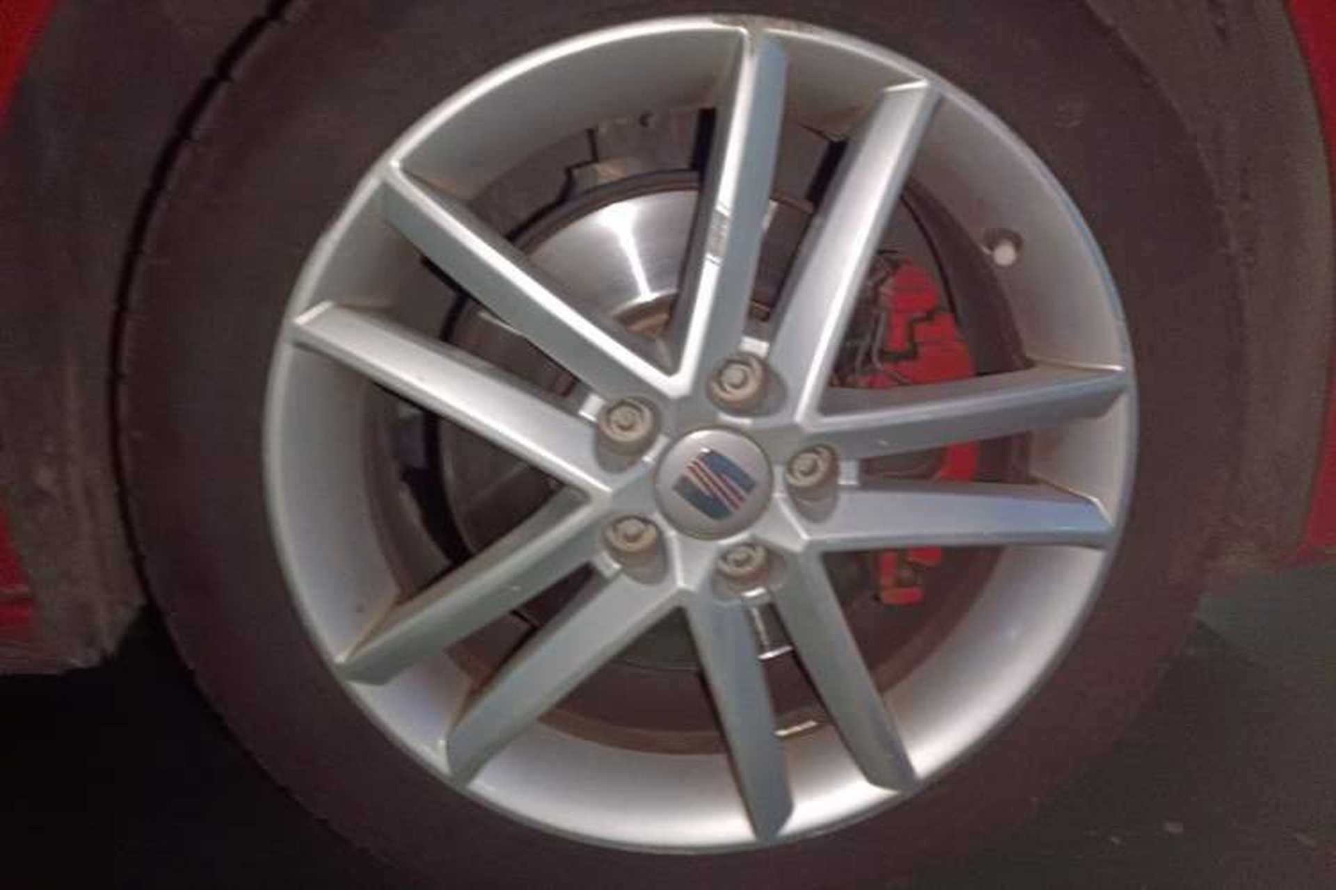 Used Seat LEON 2012 2.0 TSI CUPRA Right Front Wheel Hub