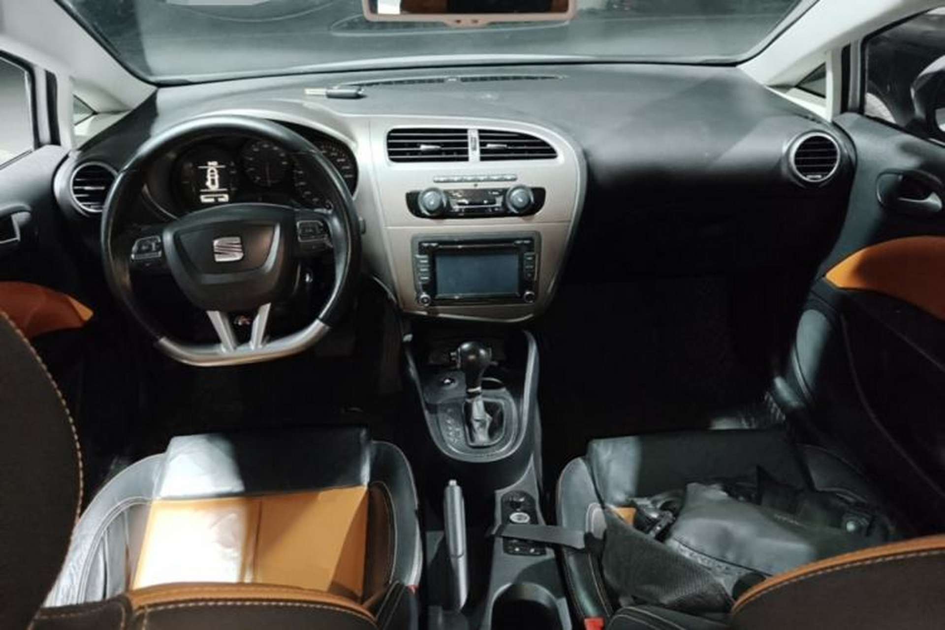 Used Seat LEON 2012 1.8TSI FR model Center Console