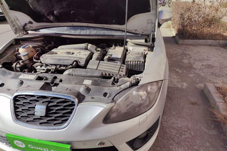 Used Seat LEON 2012 1.8TSI FR+ Engine Bay Left