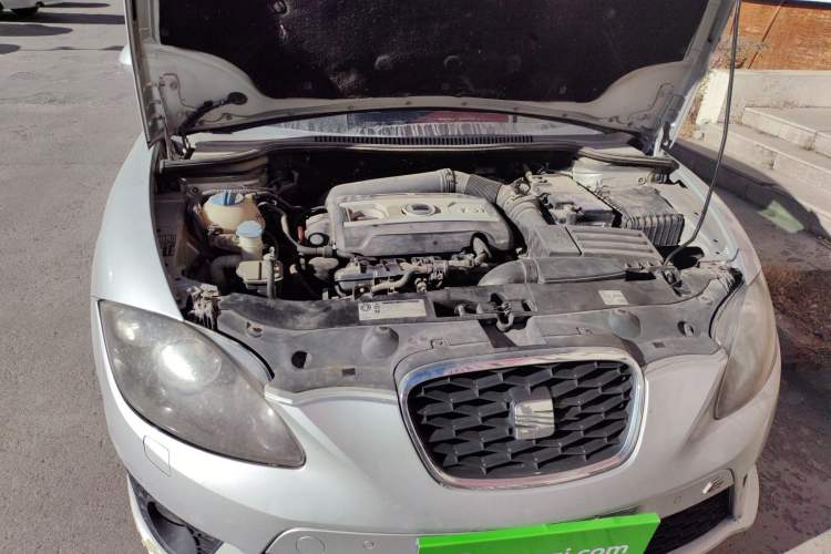Used Seat LEON 2012 1.8TSI FR+ Engine Bay Right