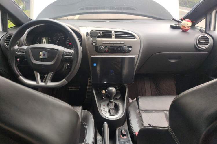 Used Seat LEON 2012 2.0 TSI CUPRA Center Console