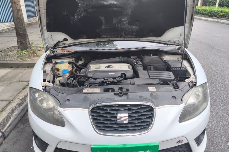 Used Seat LEON 2012 1.8TSI FR model Engine Bay