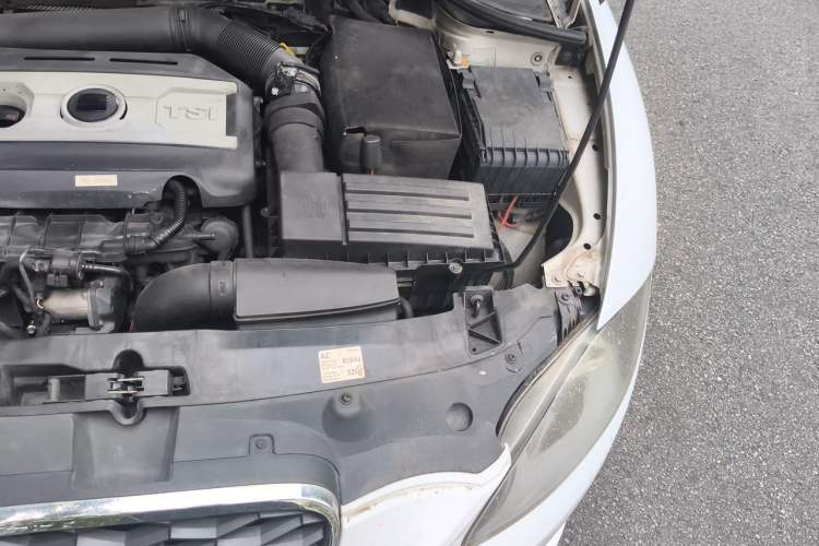 Used Seat LEON 2012 1.8TSI FR model Engine Bay Left