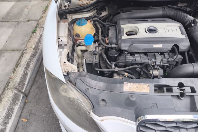 Used Seat LEON 2012 1.8TSI FR model Engine Bay Right