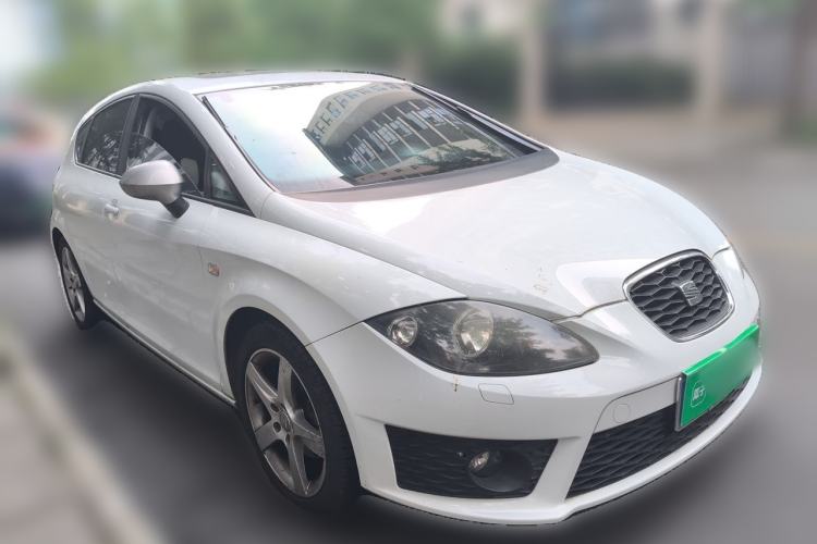 Used Seat LEON 2012 1.8TSI FR model Front Right 45 Deg