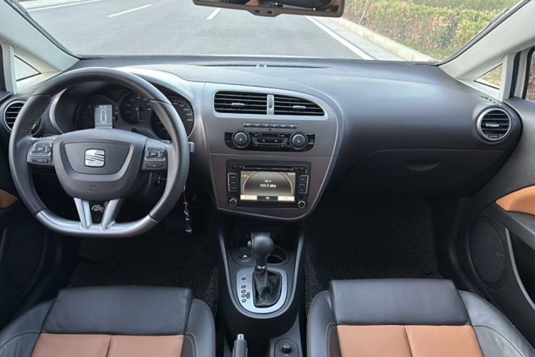 Used Seat LEON 2012 1.8TSI FR+ Interior 3
