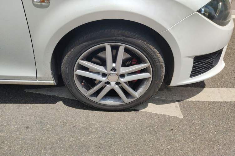 Used Seat LEON 2012 2.0 TSI CUPRA Right Front Wheel Hub