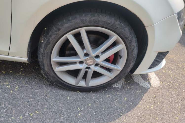 Used Seat LEON 2012 2.0 TSI CUPRA Right Front Wheel Hub