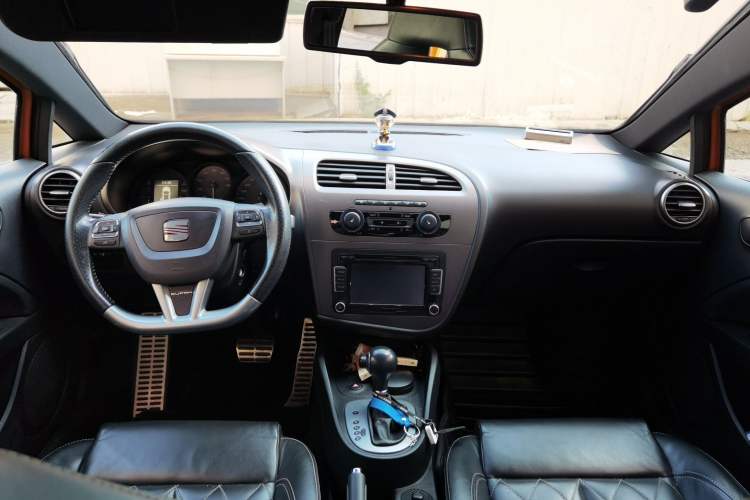 Used Seat LEON 2012 2.0 TSI CUPRA Center Console