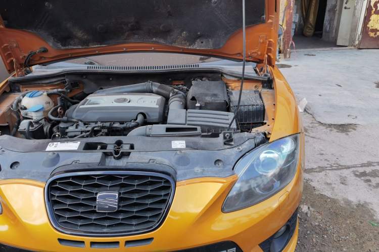 Used Seat LEON 2012 2.0 TSI CUPRA Engine Bay Left