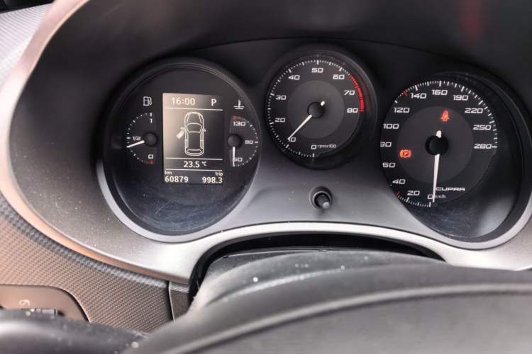 Used Seat LEON 2012 2.0 TSI CUPRA Odometer Close Up