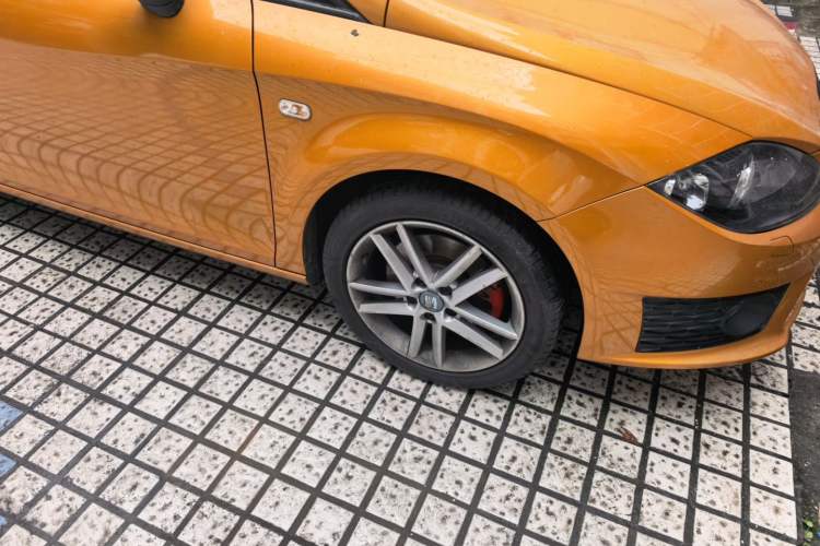 Used Seat LEON 2012 2.0 TSI CUPRA Right Front Wheel Hub