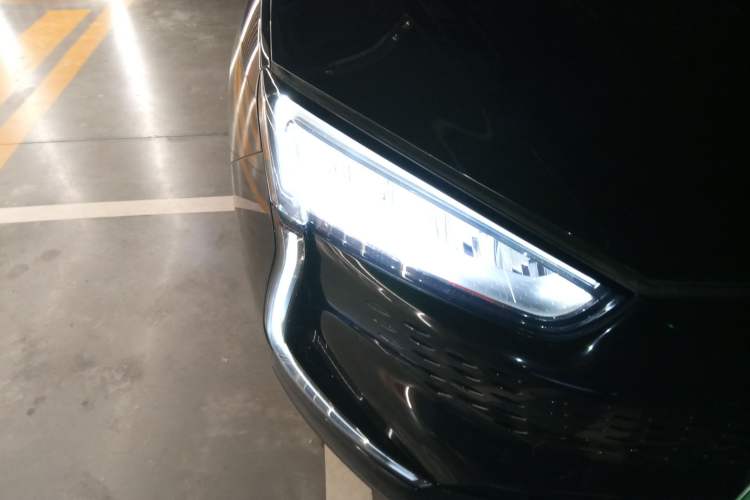 Used SERES SF5 2020 Four-Wheel Drive High-Performance Sports Edition Right Front Headlight